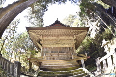 神々しい社殿