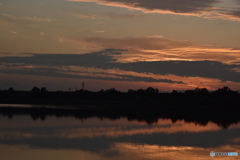 湖面に映える夕焼け