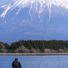 富士山と釣り人