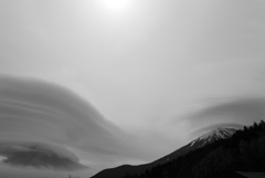 隣の笠雲