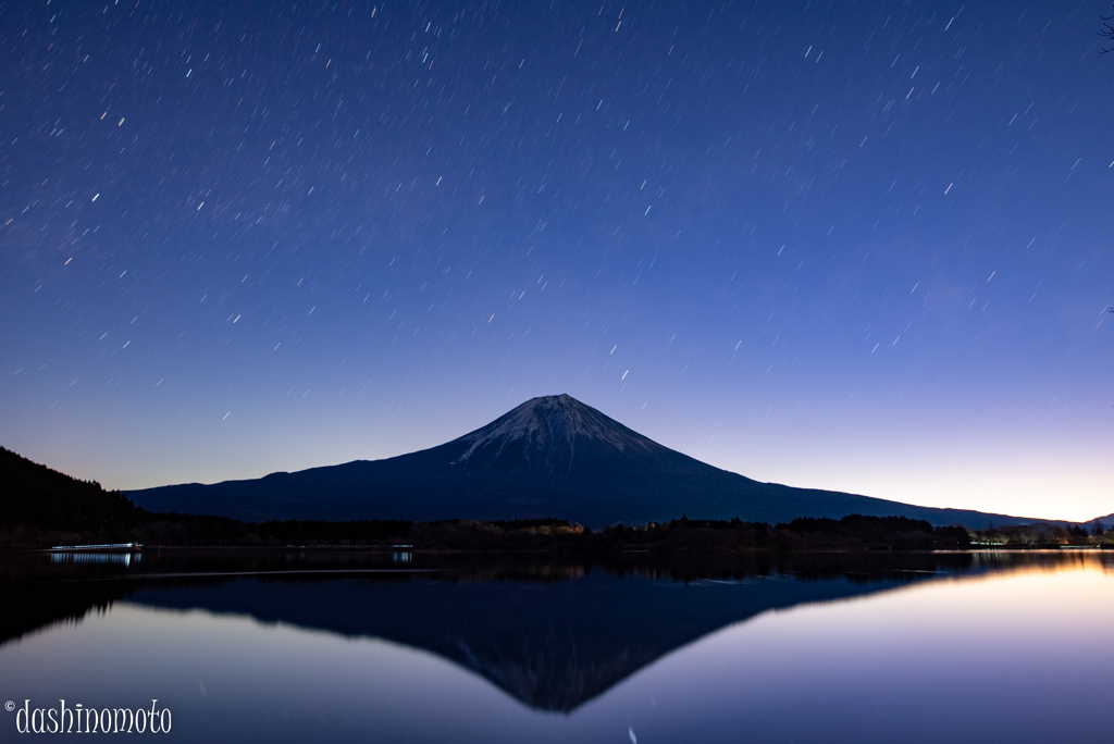 夜明け前の富士