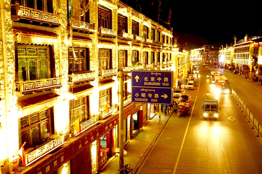 チベット／ラサの夜景、旧市街