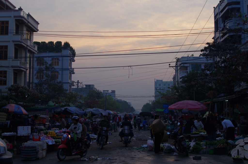 ミャンマー／マンダレー、朝の風景