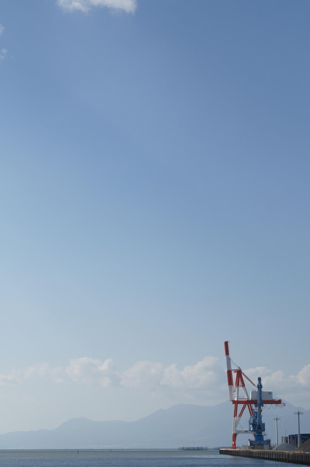 クレーンと空
