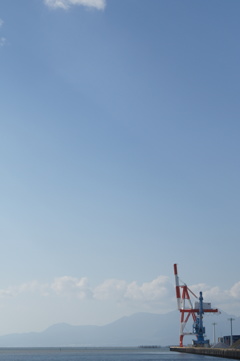 クレーンと空