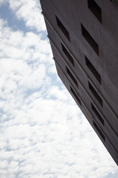 建物と空