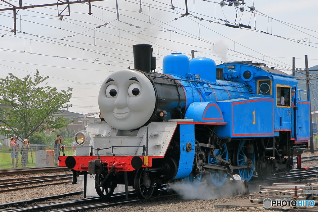 トーマスと目が合う・・・。