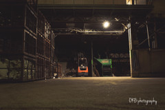 夜の倉庫