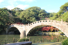 眼鏡橋と紅葉の映り込み