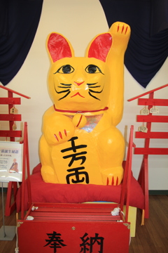 招き猫の手も借りたい年末(^^)
