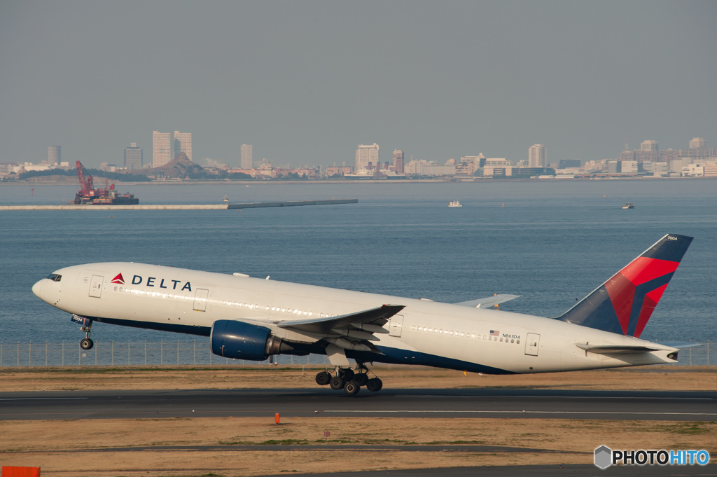 デルタ航空 ボーイング 777-200 (N863DA)