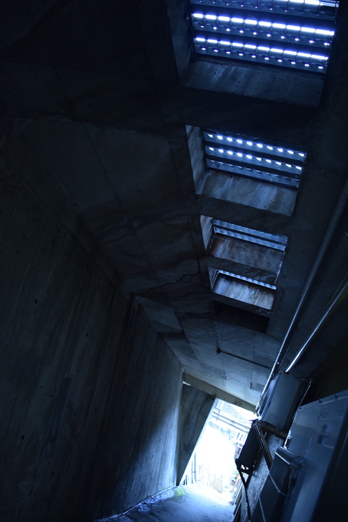 暗い路地裏