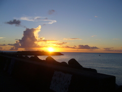 沖縄・浦添海浜公園からの夕日1