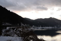 夕日のなかの引原ダム