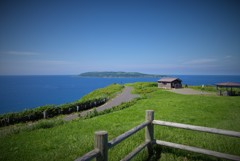 晴天の焼尻島と天売島