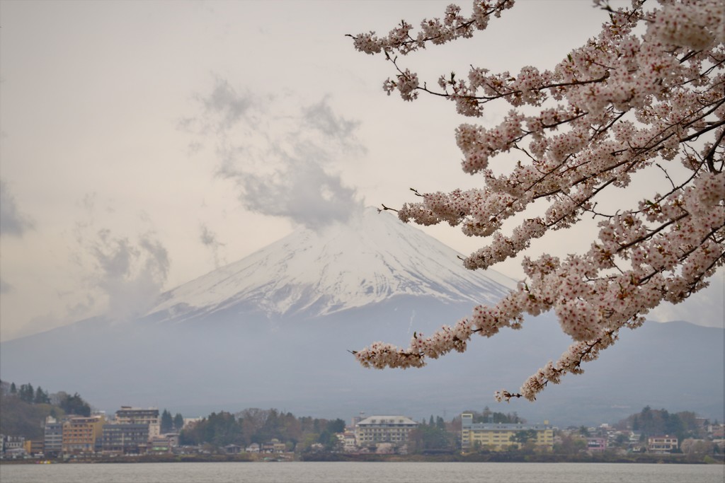 雲天の河口湖