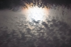 月にかかる雲