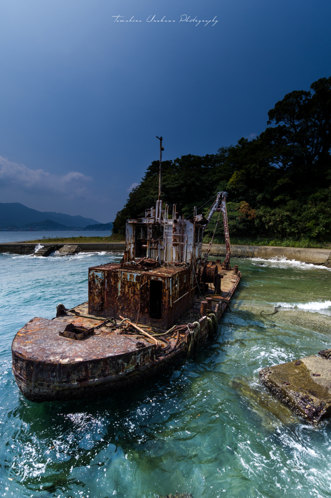 廃船のある風景