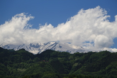 雲に覆われた北アルプス