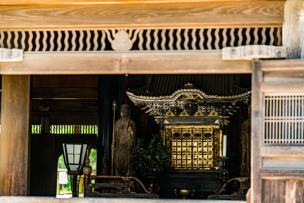 円覚寺　舎利殿内①