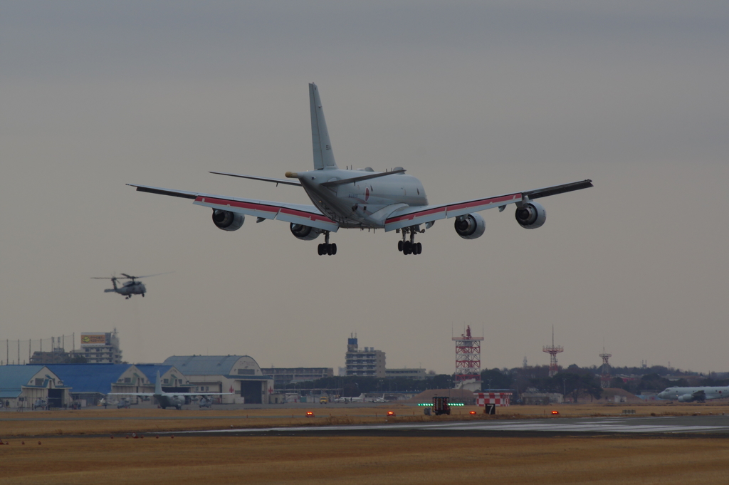 厚木基地　曇り
