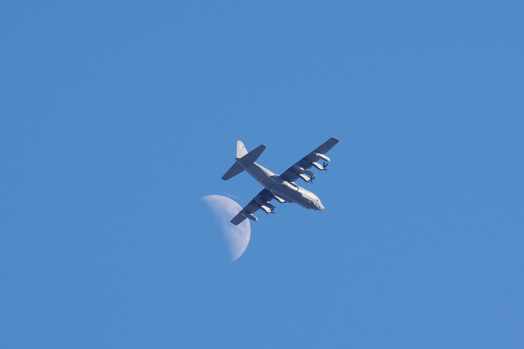月とC130