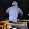 うなぎを焼く職人さん