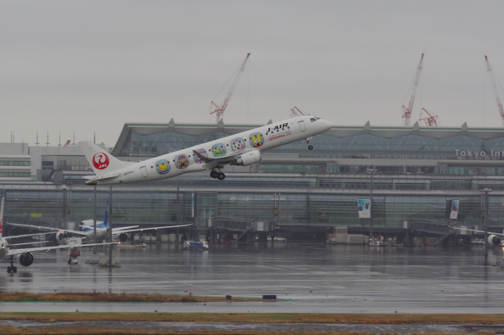 雨の羽田