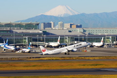 雪も増えた富士山