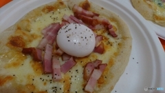 お昼食べてます♪