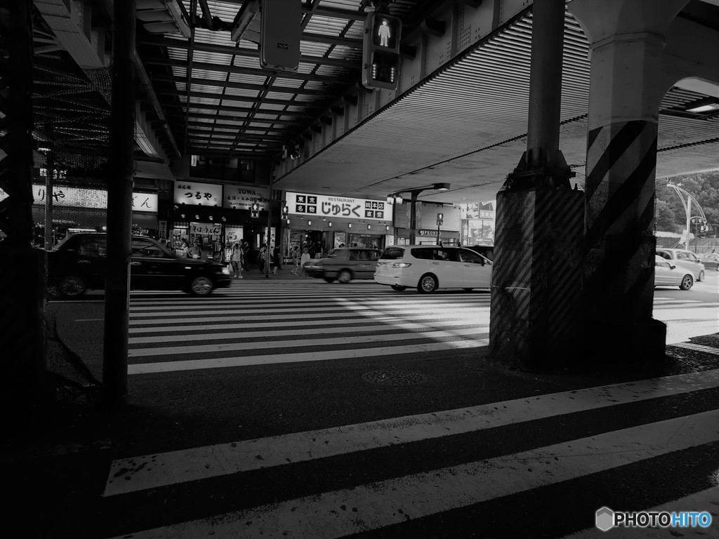 ガード下の背徳感