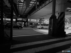 ガード下の背徳感