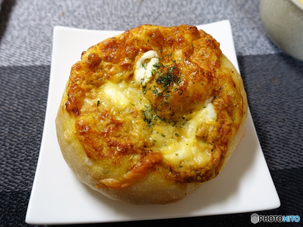 ツナカレーチーズ塩パン