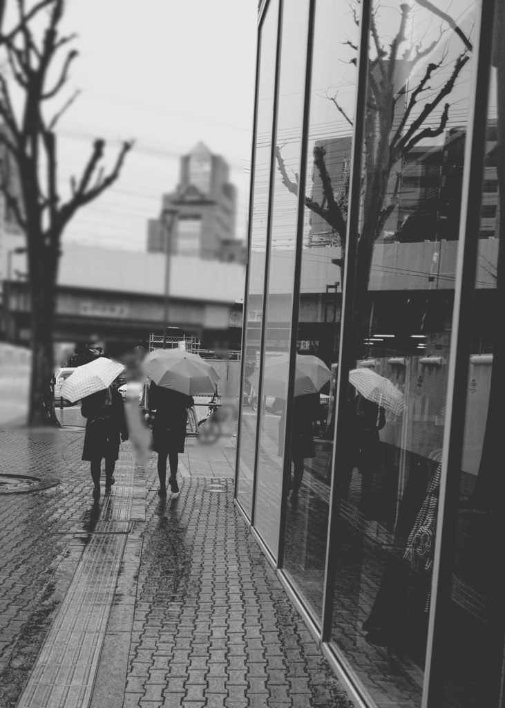 雨の中で