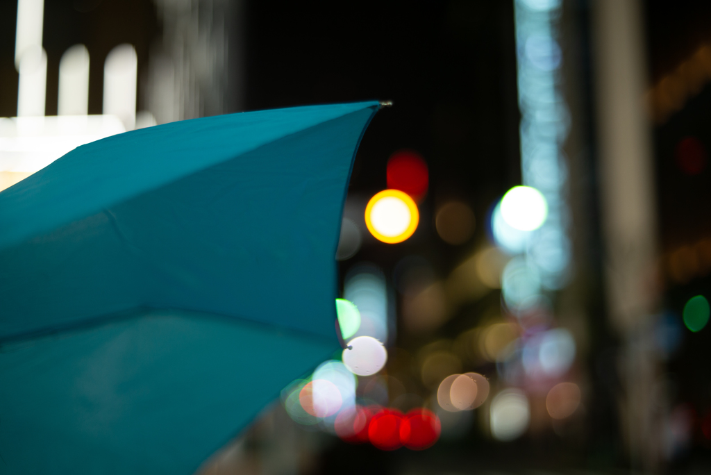 降り始めた雨