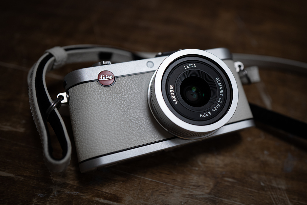 LEICA X2