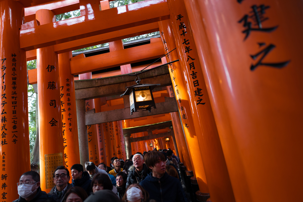 千本鳥居を振り返る。