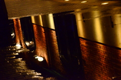 雨のあと 赤レンガ