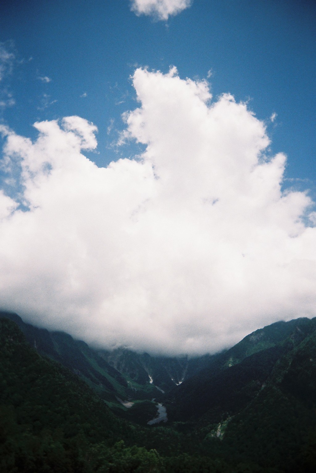 山の上にも山