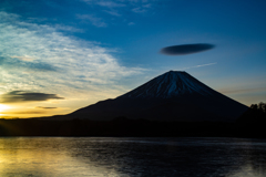 精進湖の朝