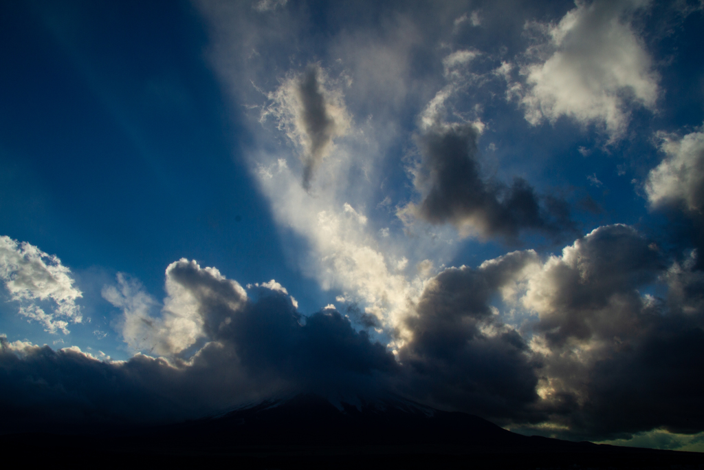 山頂にかかる雲