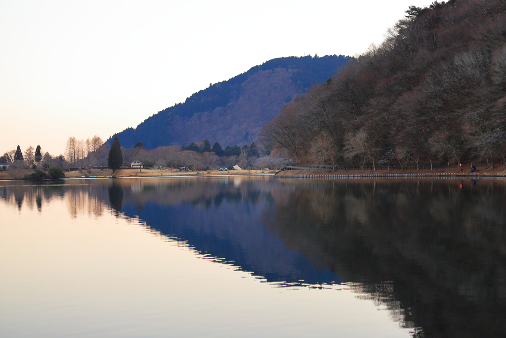 湖畔の輝き