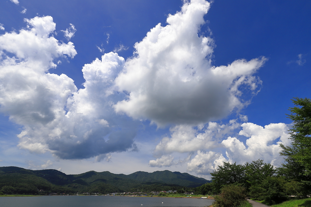 夏雲迫る