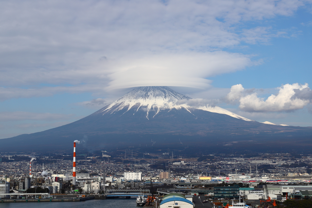 笠雲広がる