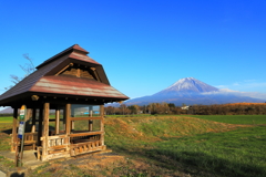 バス停と富士山