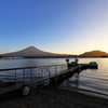湖畔の夕暮れ