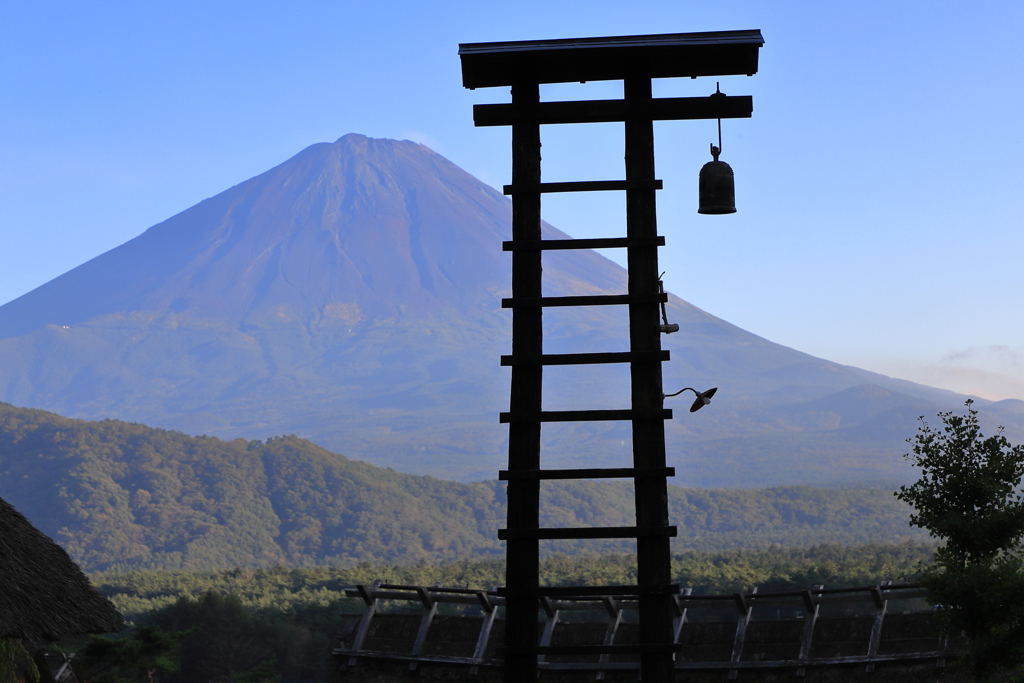 火の見櫓と富士