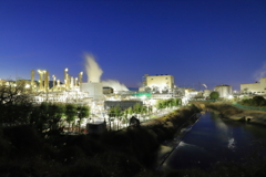 水門と工場夜景