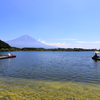 湖の釣り人