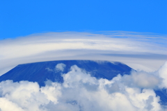 雲の間から